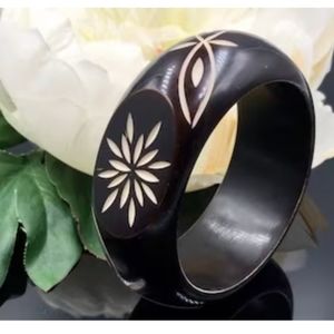 Bracelet solid feels like a composite resin